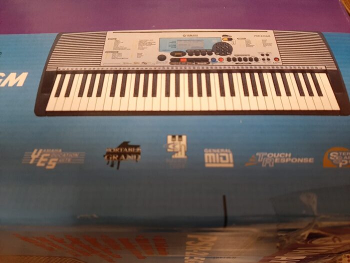 TECLADO YAMAHA PSR-225GM "OCASIÓN" - Imagen 3